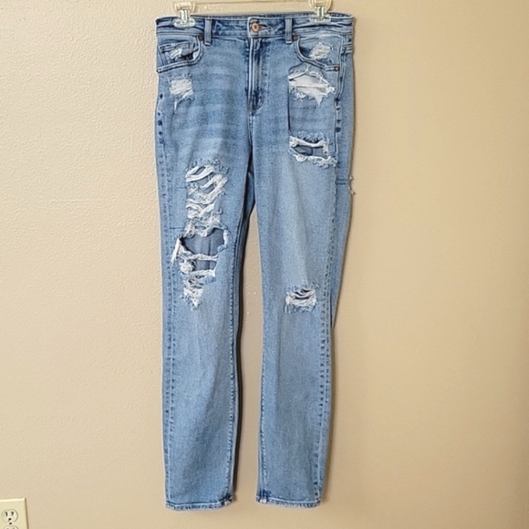 American Eagle Ripped Distressed Mom Jeans - Size 4 X-Long - Picture 1 of 11